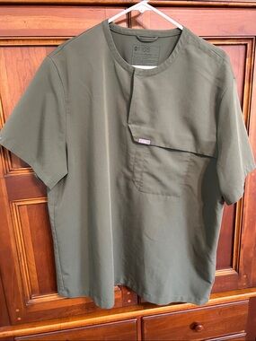 Figs Mens Corfield Henley Scrub Top.  Size XL